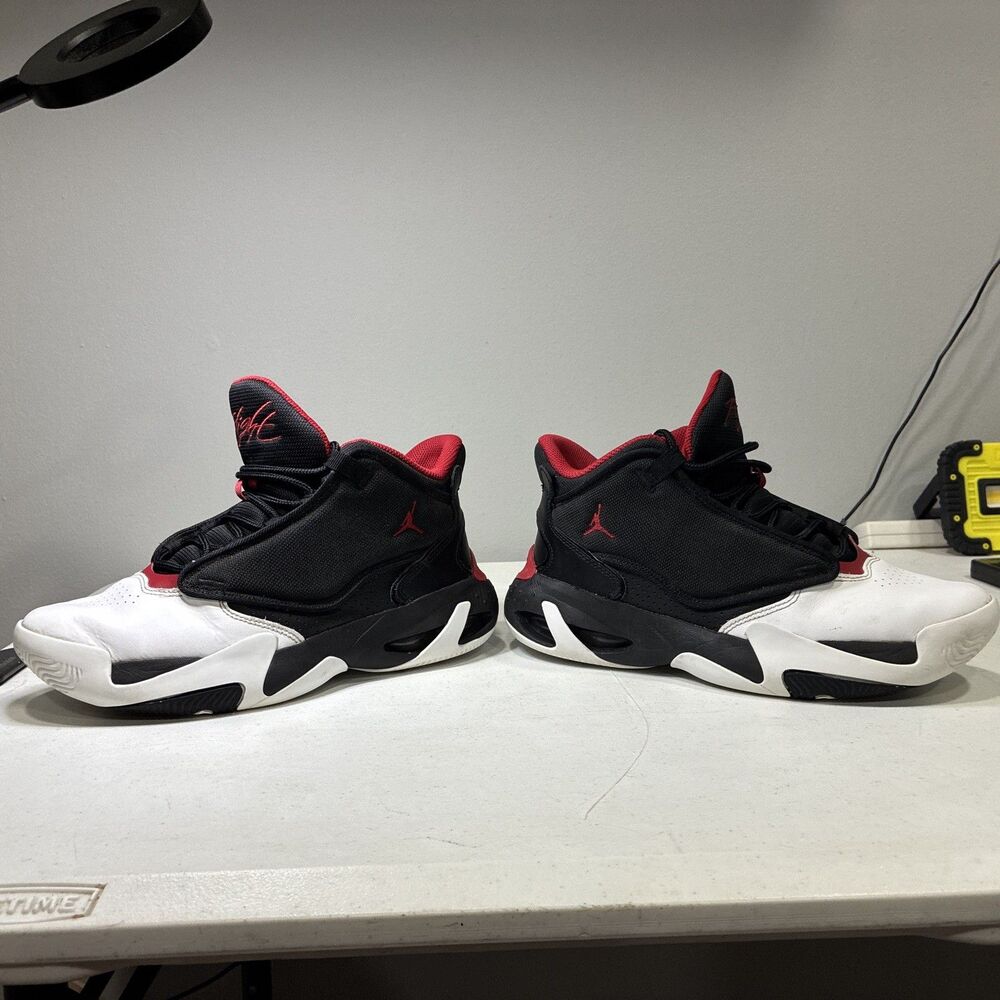 Size 7 Jordan Max Aura 4 Black Gym Red - Picture 3 of 6